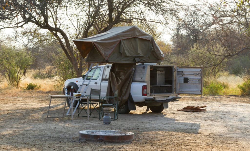 Offroad 4x4 vehicle with tent in the roof