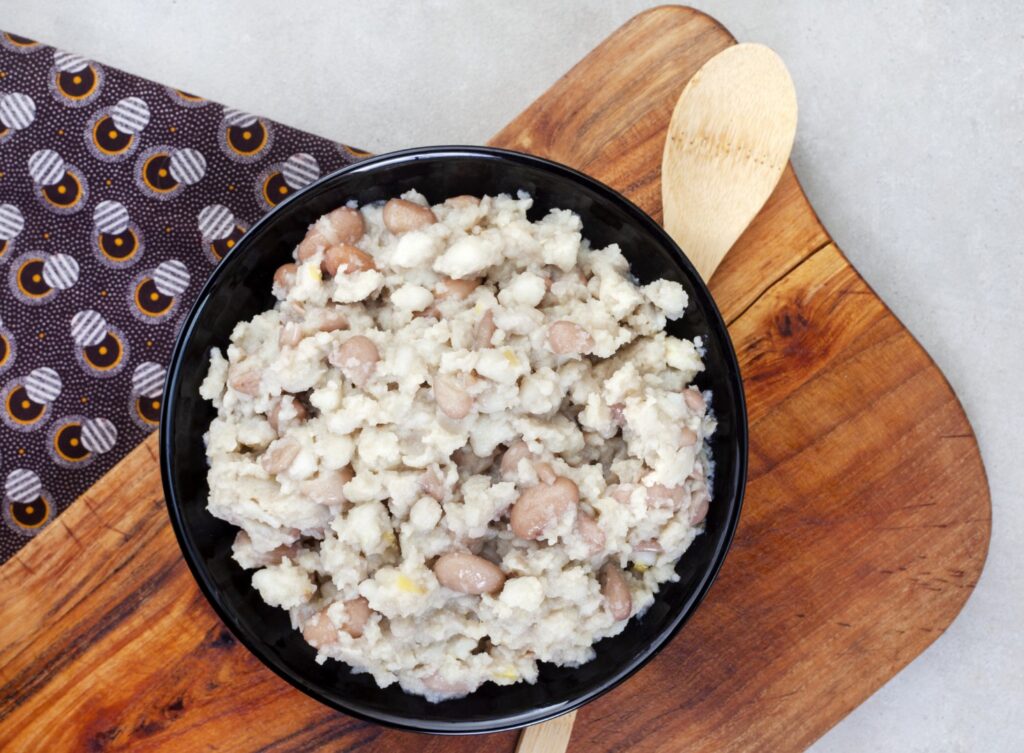 Bowl of samp and beans on a wooden platter. Photo: Getty Images