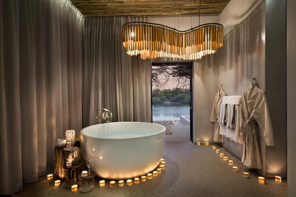 Bathroom at a luxury lodge, Zimbabwe | Photo credits: Matetsi River Lodge